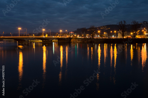 Ponte de Santa Clara em Coimbra de noite © helenaprata