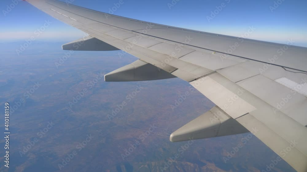 Airplane flight in 4K slow motion 60fps Airplane flight in 4K slow motion 60fps
