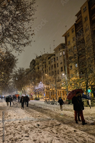 Snow day in a city. Zaragoza, España. 01-09-2021