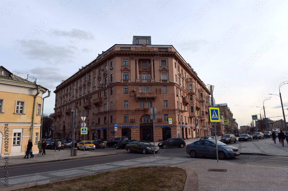 Residential building on Novinsky Boulevard 28/35 in Moscow