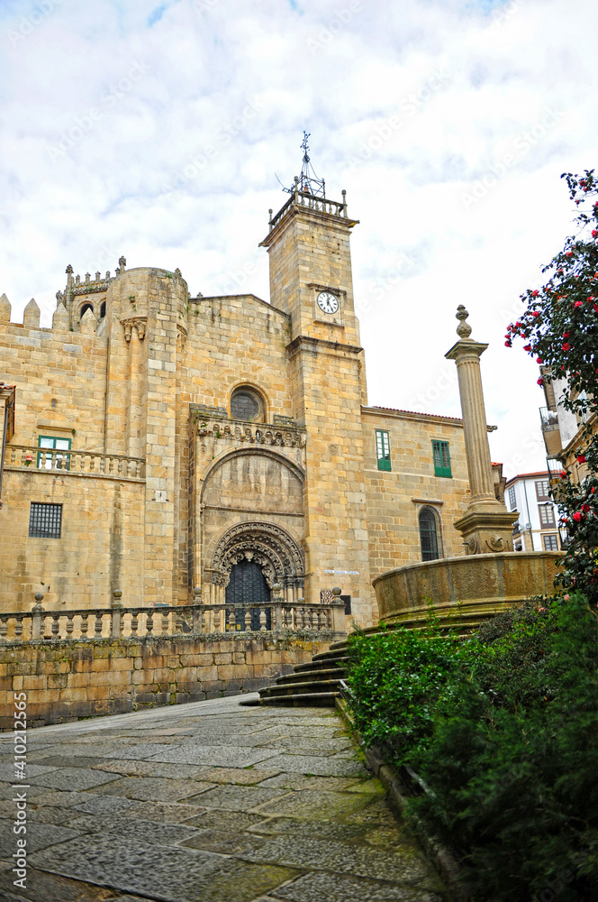 Obraz premium Plaza do Trigo and Saint Martin Cathedral at the city of Ourense, Galicia, Spain