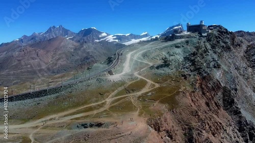 Drone Footage en montagne, Gornegrat à Zermatt, Suisse photo