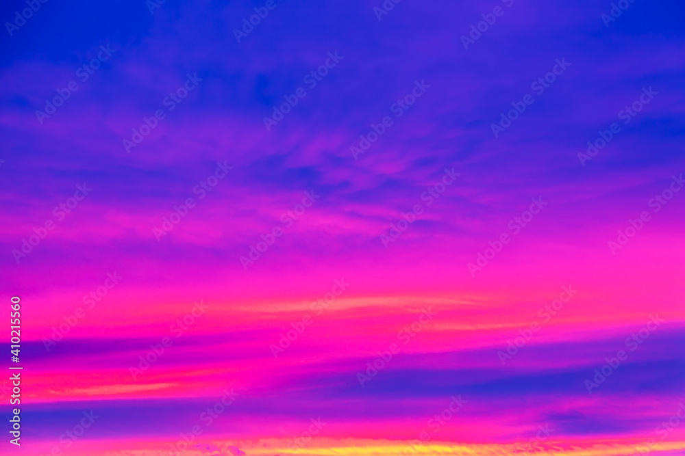 Obraz premium Vivid saturated beautiful sunset sky in pink, purple and blue colors. Sunset background