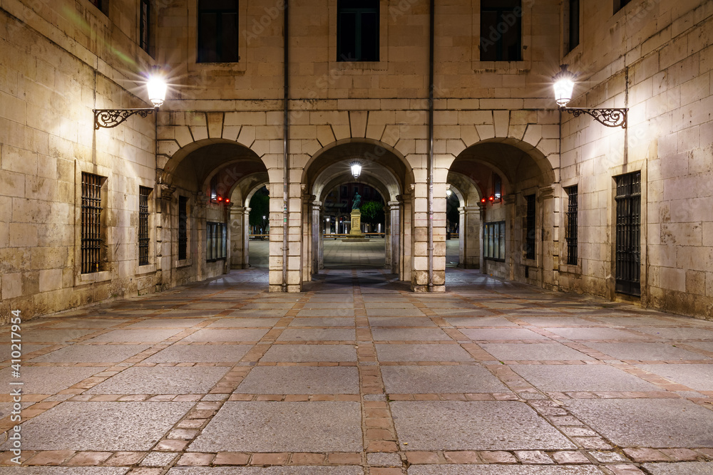 Fototapeta premium Burgos main square with the arches facade of the town hall at night. Spain