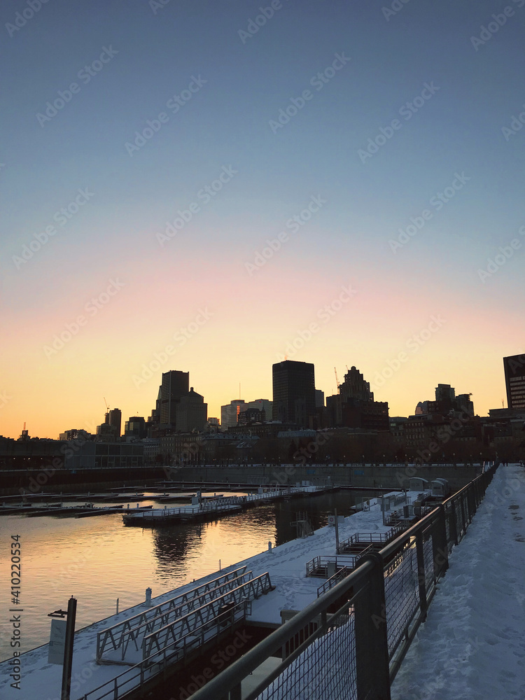 Fototapeta premium Downtown from the port of Montréal