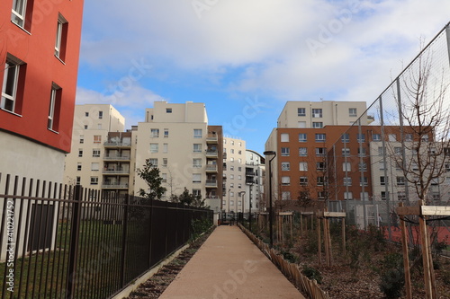 Fototapeta Naklejka Na Ścianę i Meble -  Immeubles d'habitation modernes dans le quartier du Tonkin, ville de Villeurbanne, département du Rhône, France
