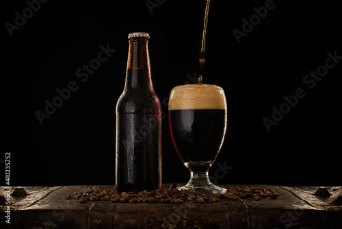 Konstfotografi Cerveza negra sirviendo