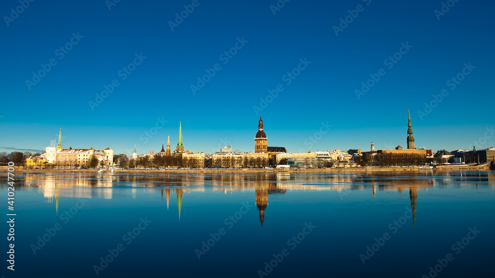 Obraz premium riga. in the photo, a panorama of the city against the blue sky
