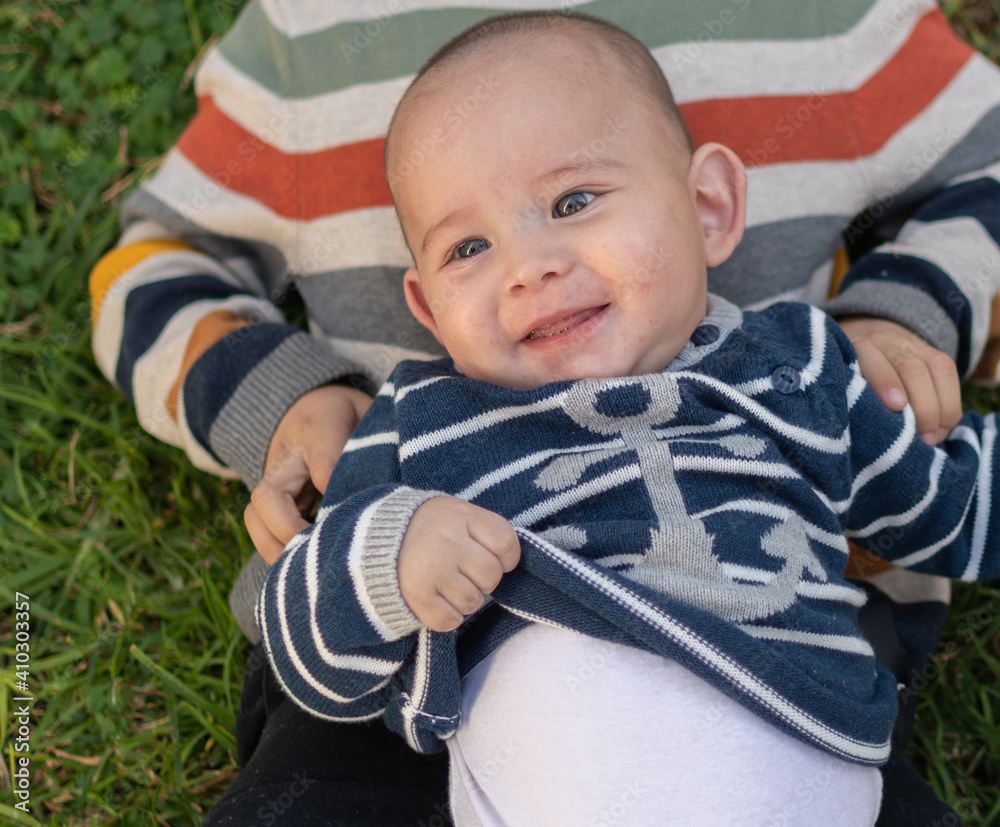 CHILD AND BABY LATIN BROTHERS LAUGHING IN YARD CHILD AND BABY LATIN BROTHERS LAUGHING IN YARD