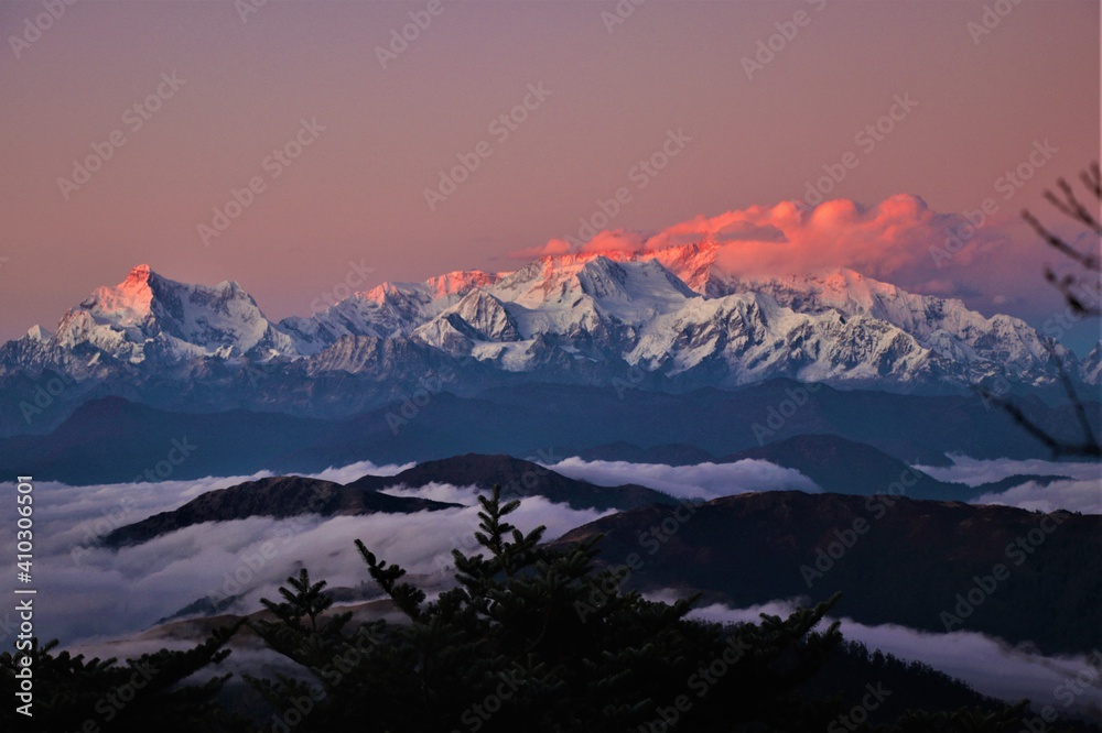 Obraz premium The Majestic Sunset at Mt. Kanchanjunga