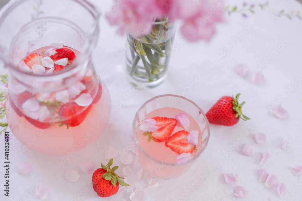 strawberry and flowers strawberry and flowers