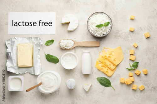 Φωτογραφία Different dairy products without lactose on light background