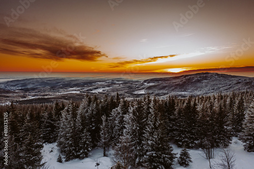 Sonnenaufgang im Winter auf dem Brocken im Nationalpark Harz in Sachsen- Anhalt