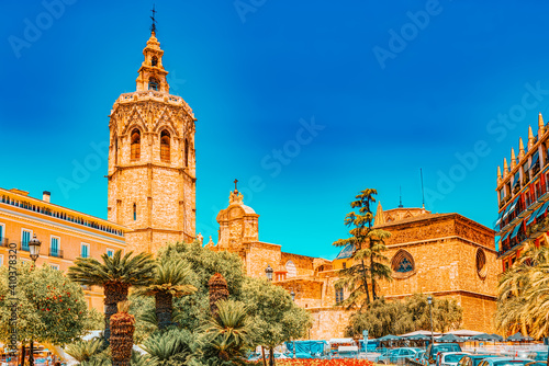 Square, Plaza of the Queen and  Crafts Market before the Seville photo