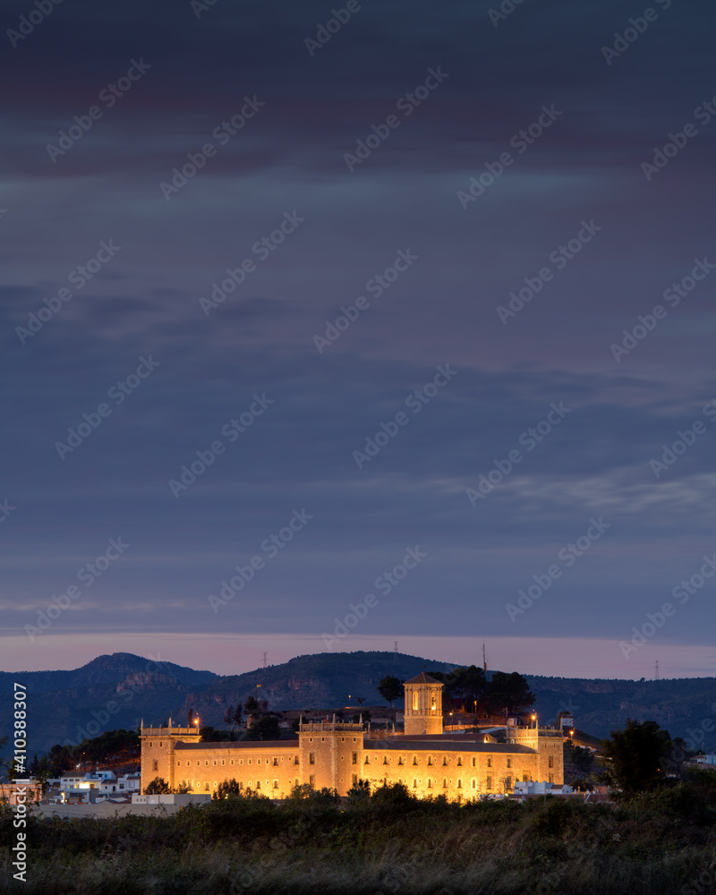 Vista al atardecer del Real Monasterio de El Puig de Santamaria, en la provincia de Valencia. Comunidad Valenciana. España. Europa