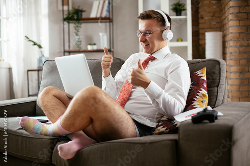 Photos Businessman working online, wearing suit and no pants