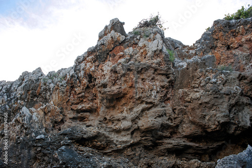 Billede på lærred The typical limestone rock of the mountains in the Cilento area that makes stunning cliffs and many natural grottoes along the coast