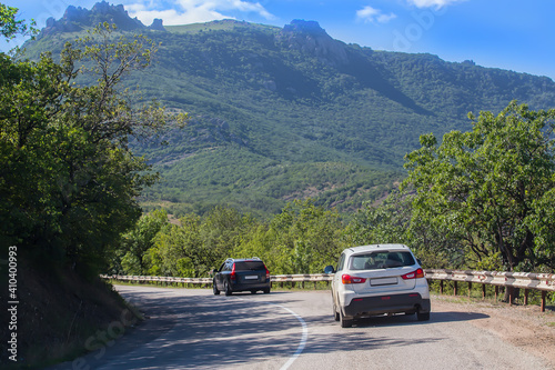 Cars move along a winding highway in the highlands © Yuri Bizgaimer