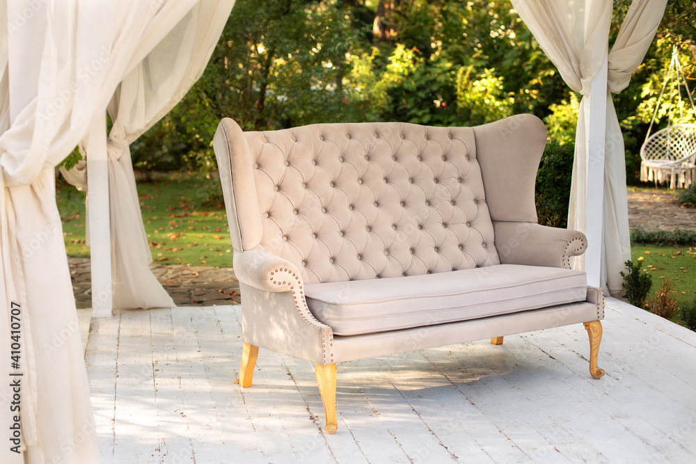 Sofa romantic deals