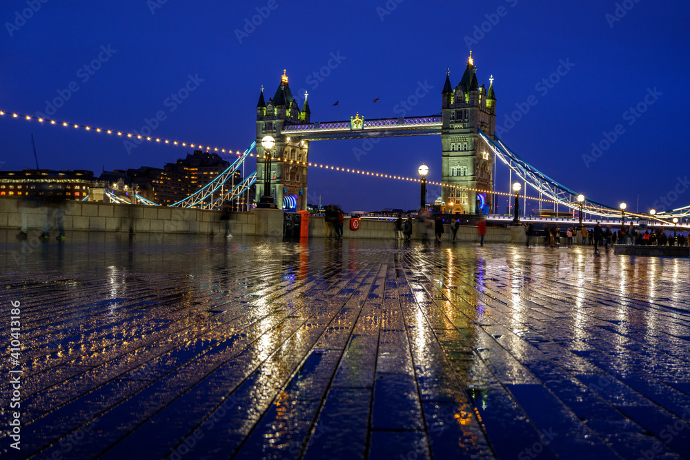 Obraz premium tower bridge at night