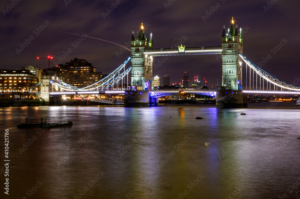 Obraz premium tower bridge at night