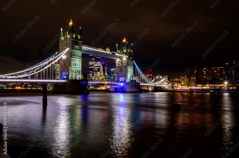 Obraz premium tower bridge at night