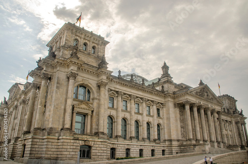 Das Reichstagsgebäude am Platz der Republik in Berlin ist seit 1999 Sitz des Deutschen Bundestages. Seit 1994 tritt hier auch die Bundesversammlung zur Wahl des deutschen Bundespräsidenten zusammen