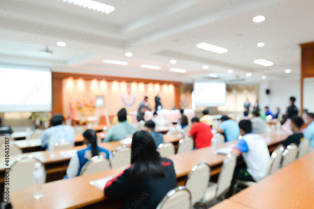 Fototapeta premium Blurry many crowd anonymous meeting in the indoor or room.