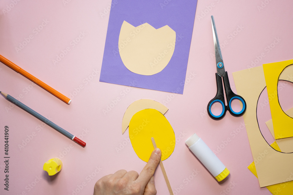 Fototapeta premium Easter greeting card in egg shape. How to make children's paper craft. Step 8. Simple creative art project. Step by step instructions. Homemade easy paper applications. DIY concept.