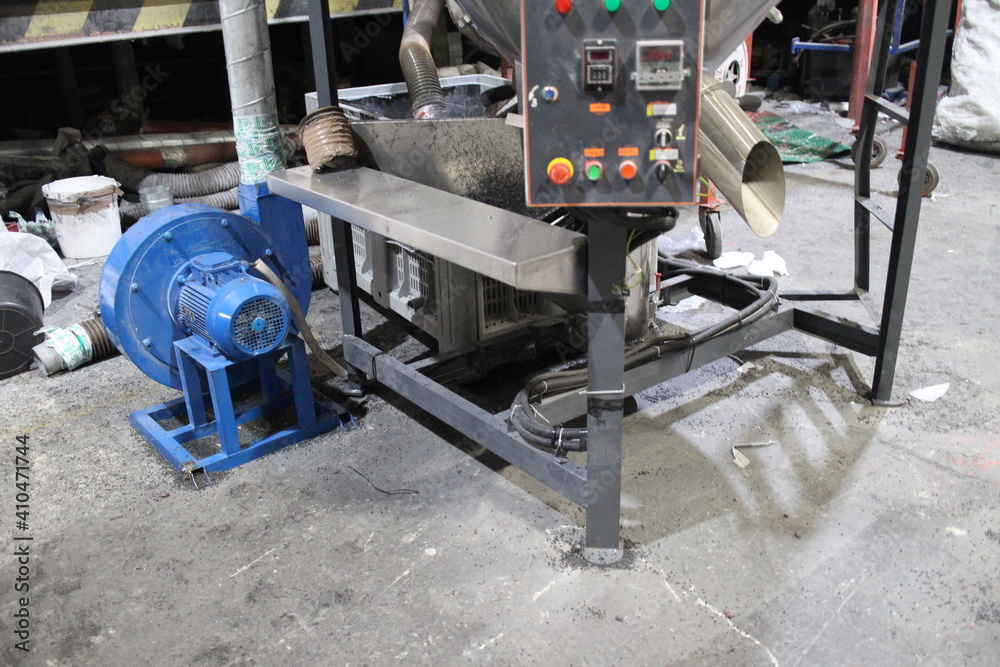 Equipment for recycling plastic waste Equipment for recycling plastic waste