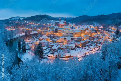 Foto Stunning scenic view of beautiful cityscape of medieval Loket nad Ohri town with