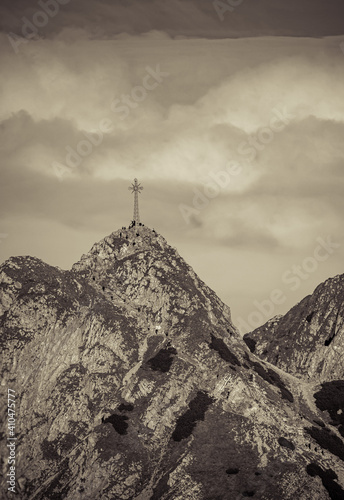 Giewont - Polskie Tatry Zachodnie, różne ujęcia szczytu.