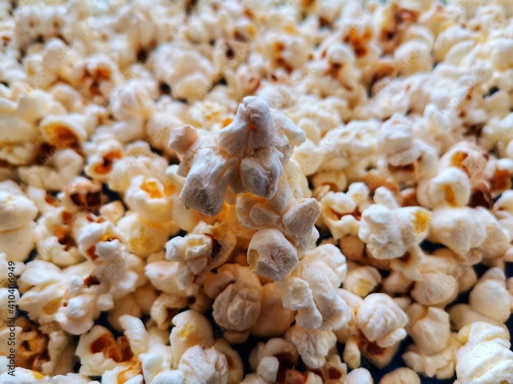 Popcorn. Popcorn on the plate. Eating popcorn while watching the cinema. Popcorn. Popcorn on the plate. Eating popcorn while watching the cinema.