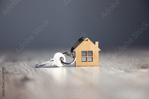 house model and house key photo