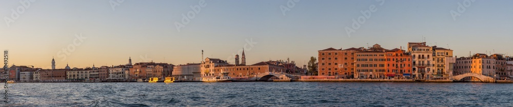 Fototapeta odkrycie Wenecji i jej małych kanałów i romantycznych zaułków