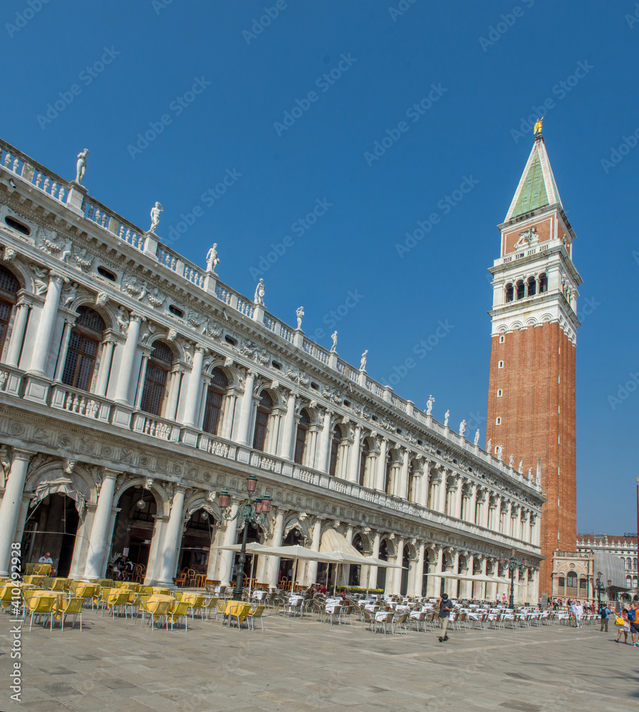 discovery of the city of Venice and its small canals and romantic alleys