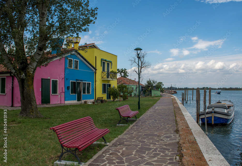 discovery of the city of Venice, Burano and its small canals and romantic alleys discovery of the city of Venice, Burano and its small canals and romantic alleys