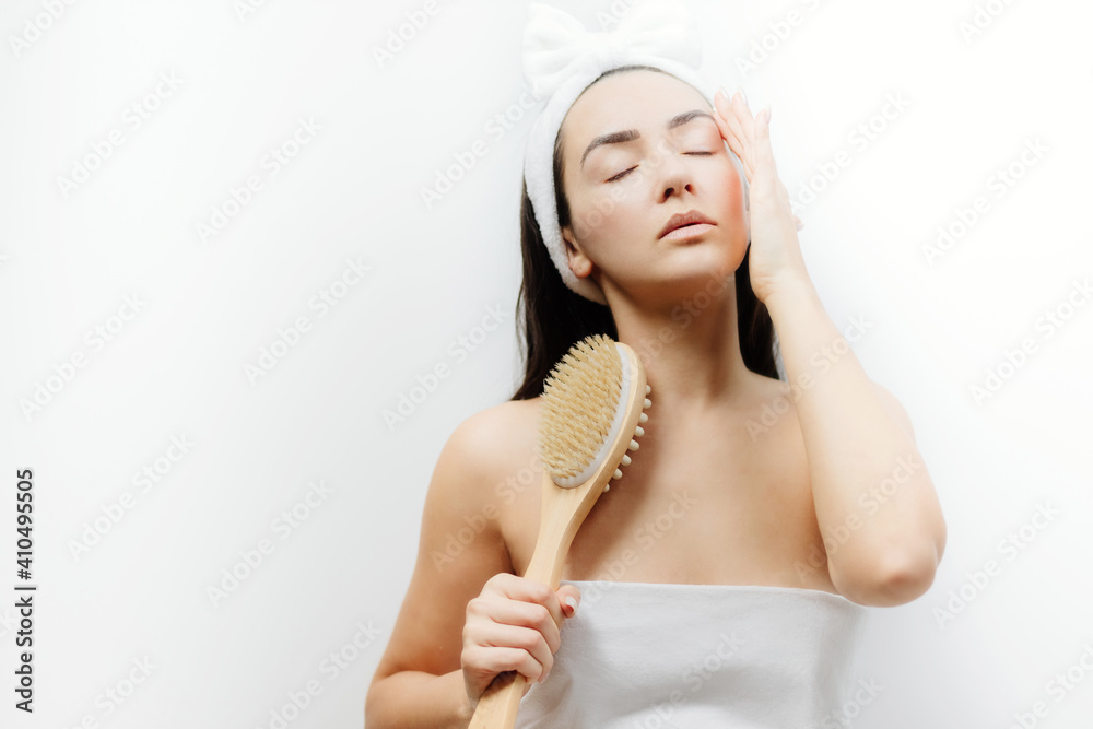 woman using Dry Brush for body treatment . Woman using a fiber brush for lymphatic system massage. Dry brush wellness procedure. woman using Dry Brush for body treatment . Woman using a fiber brush for lymphatic system massage. Dry brush wellness procedure.