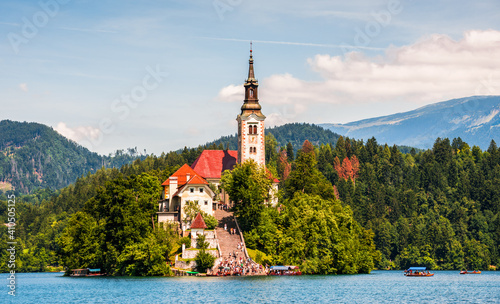 Obraz na płótnie Famous Catholic Church on Island in the Middle of Bled Lake with Tourists and Boats in Bled, Slovenia w salonie