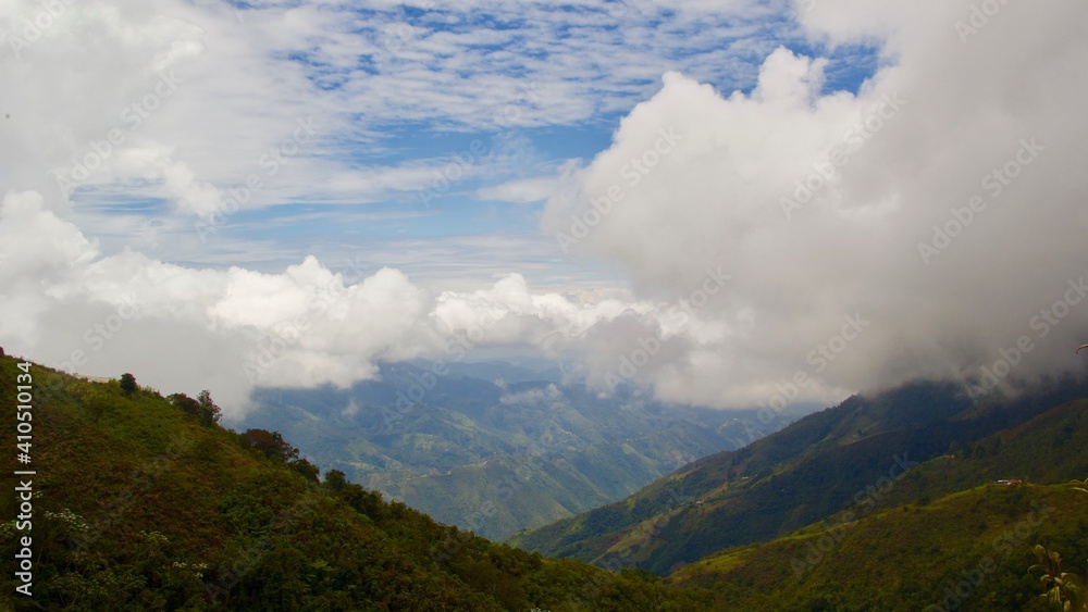 Fototapeta premium MONTAÑAS, ATARDECER, RIO