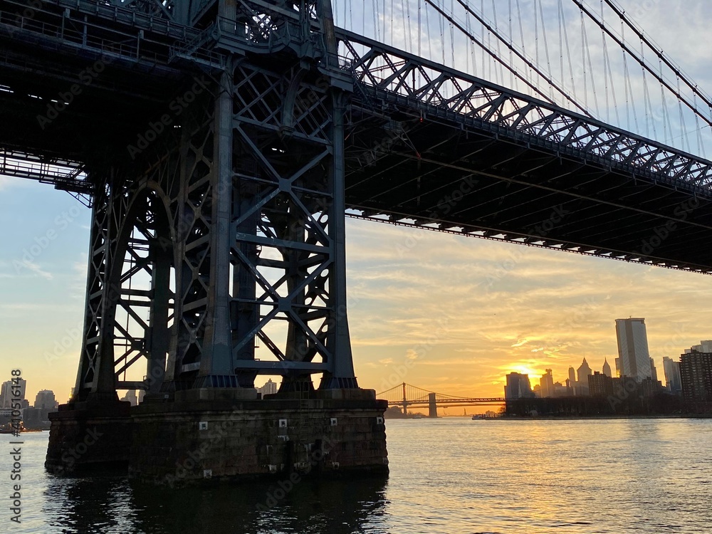 Sunset under Manhattan bridge
