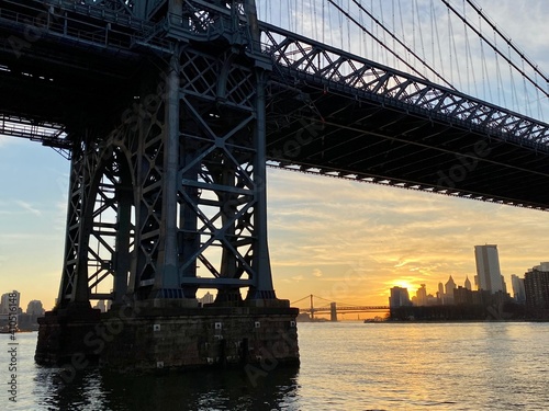 Sunset under Manhattan bridge