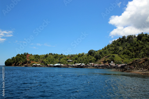 kleines, namenloses Fischerdorf auf der Insel Muari © etfoto