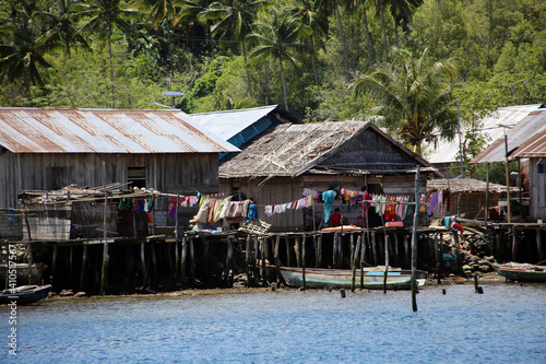 kleines, namenloses Fischerdorf auf der Insel Muari