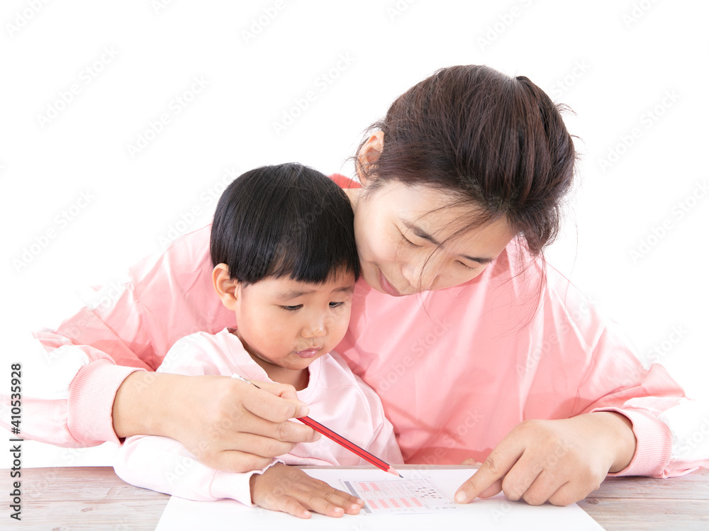 Young mothers teach their daughters how to scribble test answer cards Young mothers teach their daughters how to scribble test answer cards