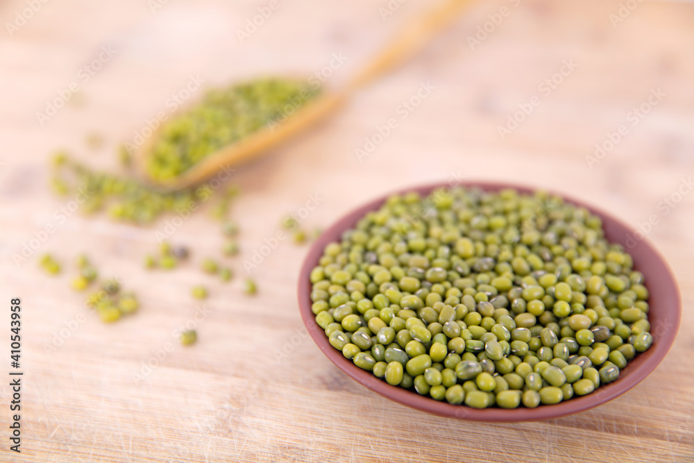 A plate of fresh mung beans and scattered beans A plate of fresh mung beans and scattered beans