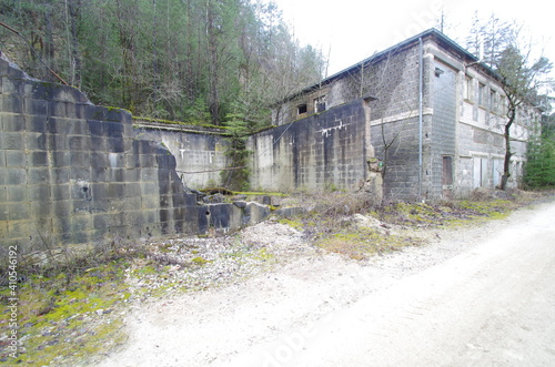 stiilgelegte fabrik verlassenes gebäude photo