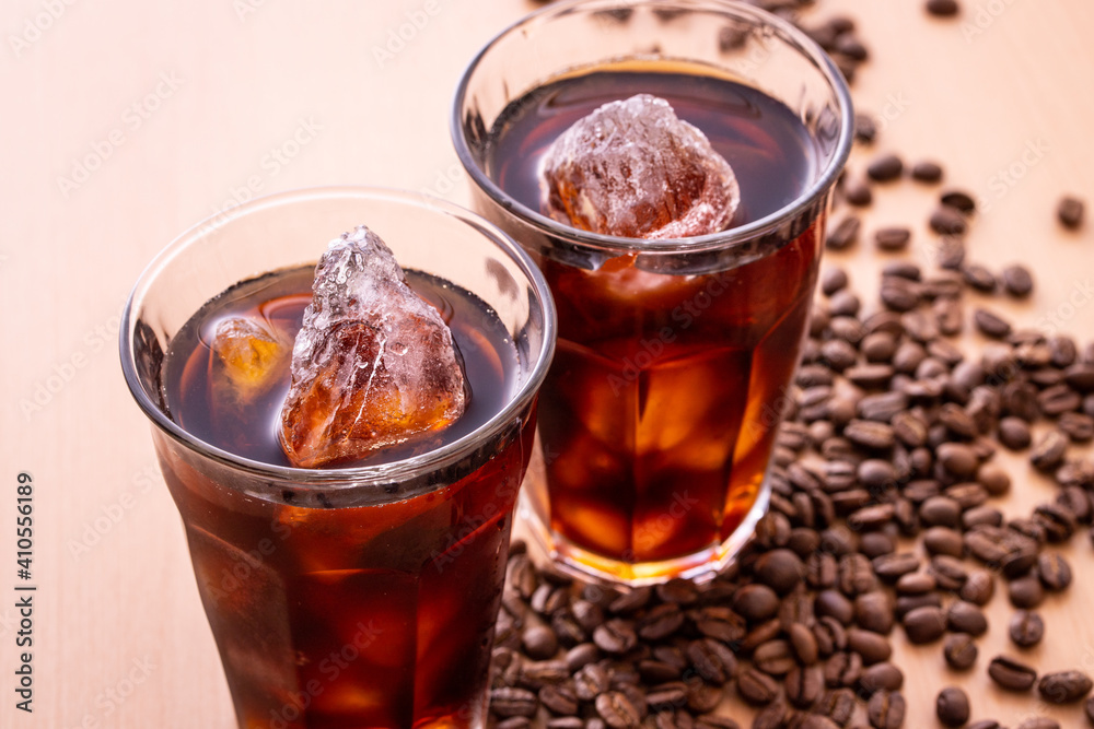 アイスコーヒーとコーヒー豆 アイスコーヒーとコーヒー豆