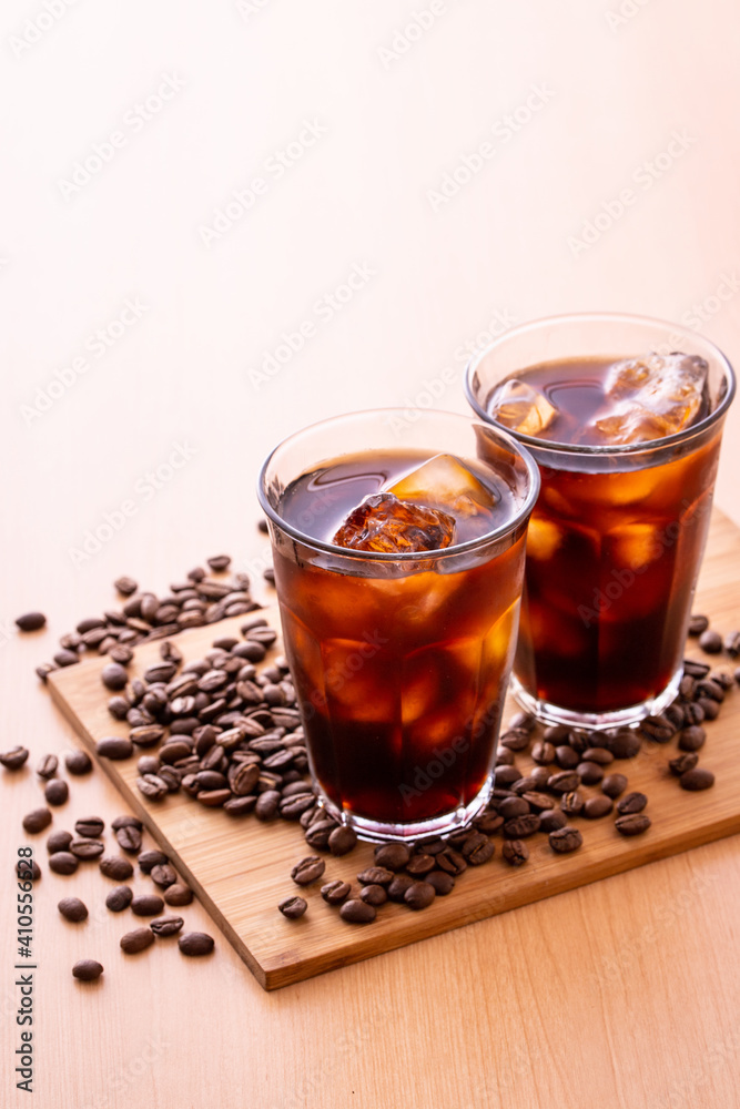 アイスコーヒーとコーヒー豆 アイスコーヒーとコーヒー豆