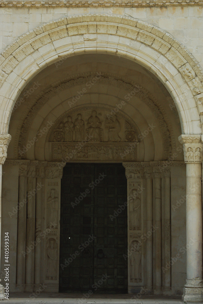 Castiglione a Casauria - Abbey of San Clemente a Casauria - The main portal